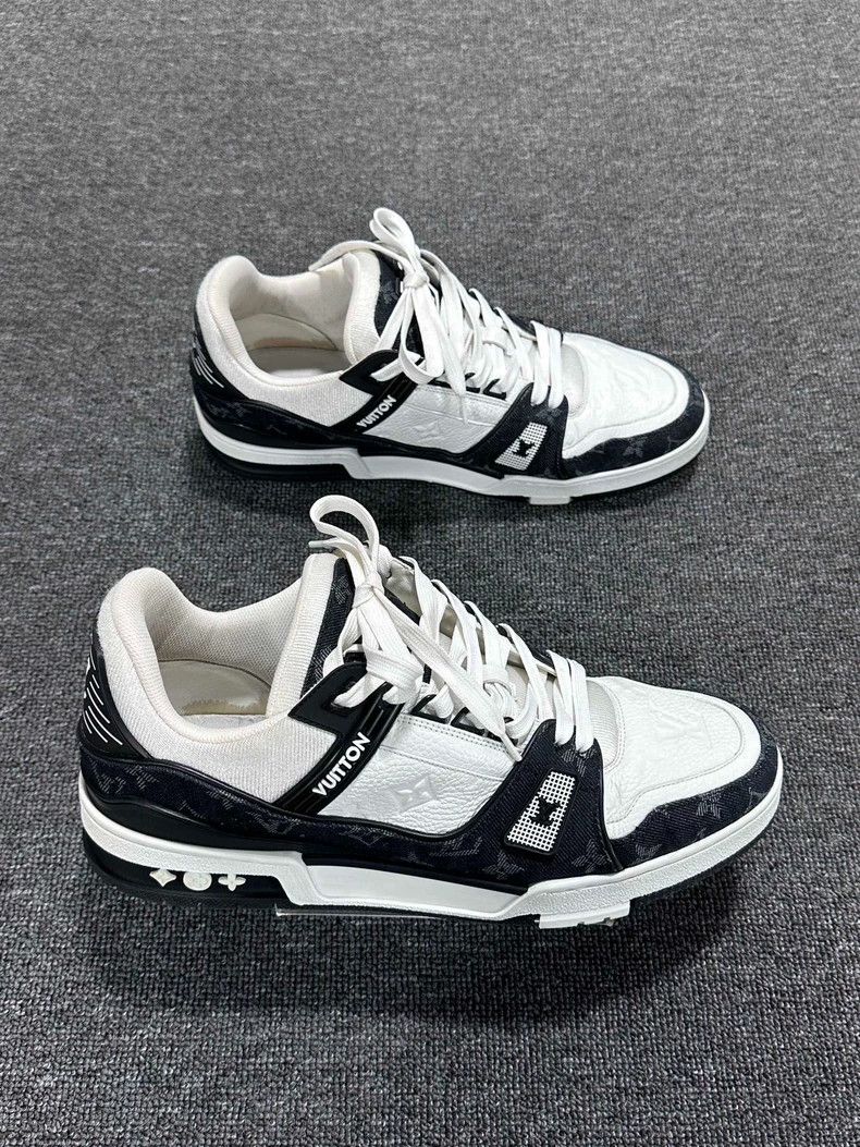 Louis Vuitton Black and White Louis Vuitton Sneakers-yf Size US 10.5 / EU 43-44 - 3 Thumbnail