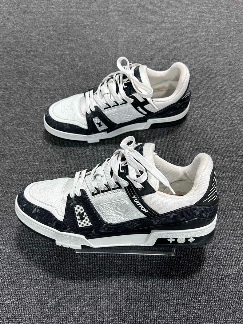 Louis Vuitton Black and White Louis Vuitton Sneakers-yf Size US 10.5 / EU 43-44 - 2 Thumbnail