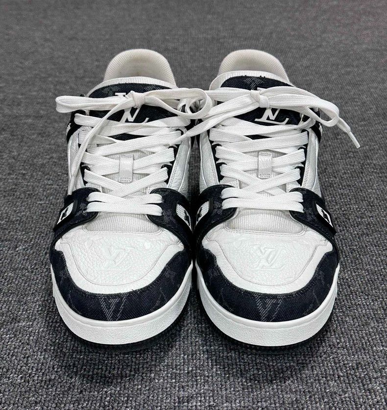 Louis Vuitton Black and White Louis Vuitton Sneakers-yf Size US 10.5 / EU 43-44 - 4 Thumbnail