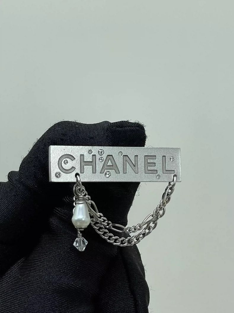 Chanel Chanel Decorative Brooch with Pearls and Chains-yf Size ONE SIZE - 2 Thumbnail