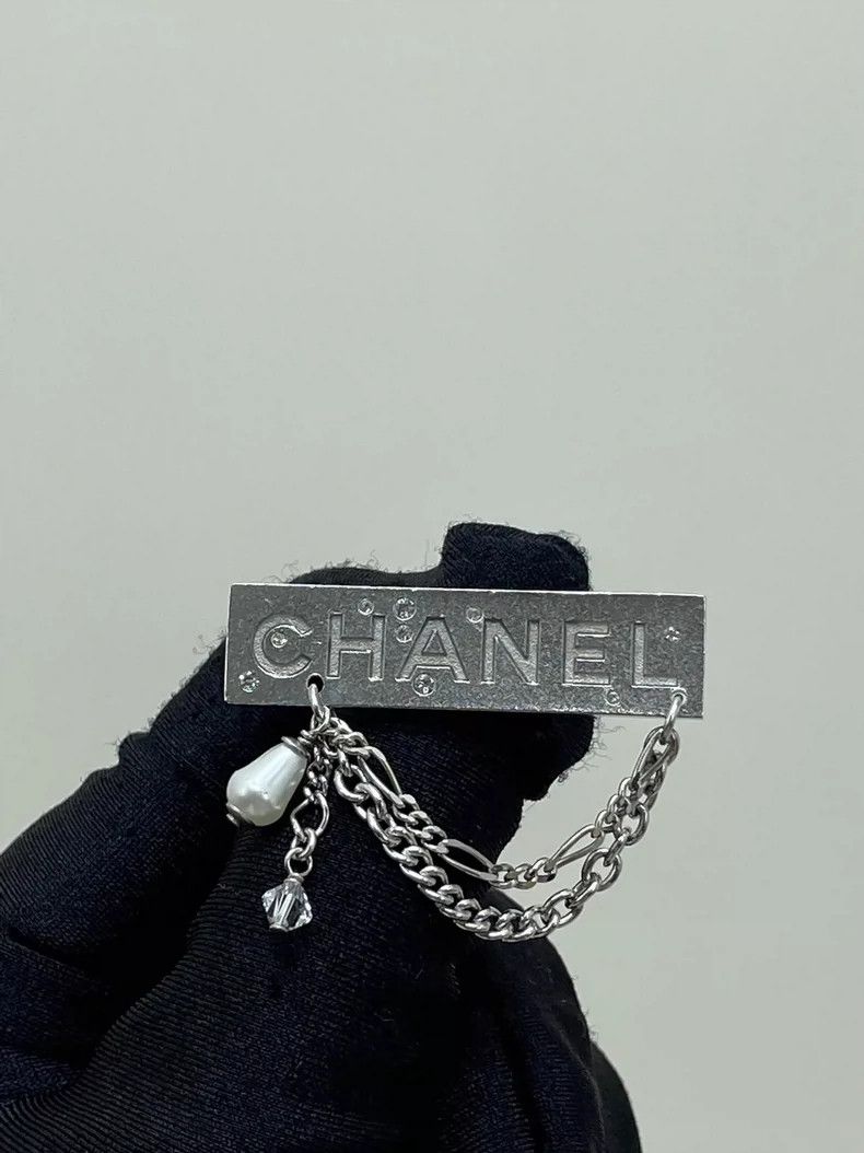 Chanel Chanel Decorative Brooch with Pearls and Chains-yf Size ONE SIZE - 4 Thumbnail