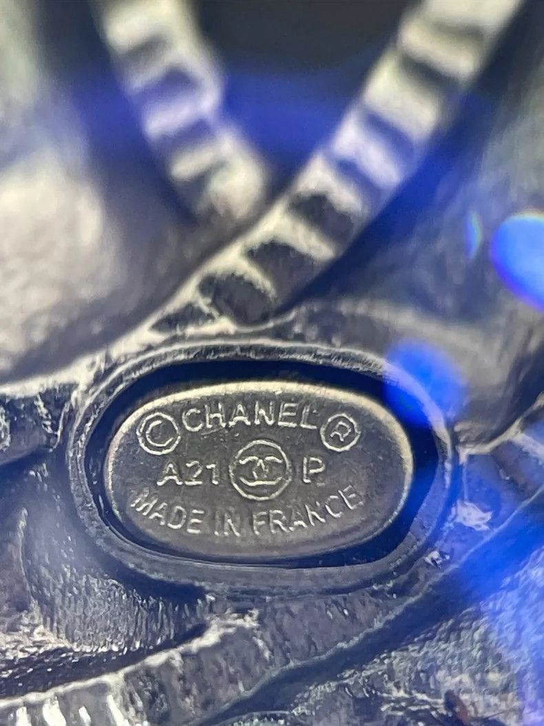 Chanel Chanel 21P Embossed Logo Brooch Pin-yf Size ONE SIZE - 3 Thumbnail
