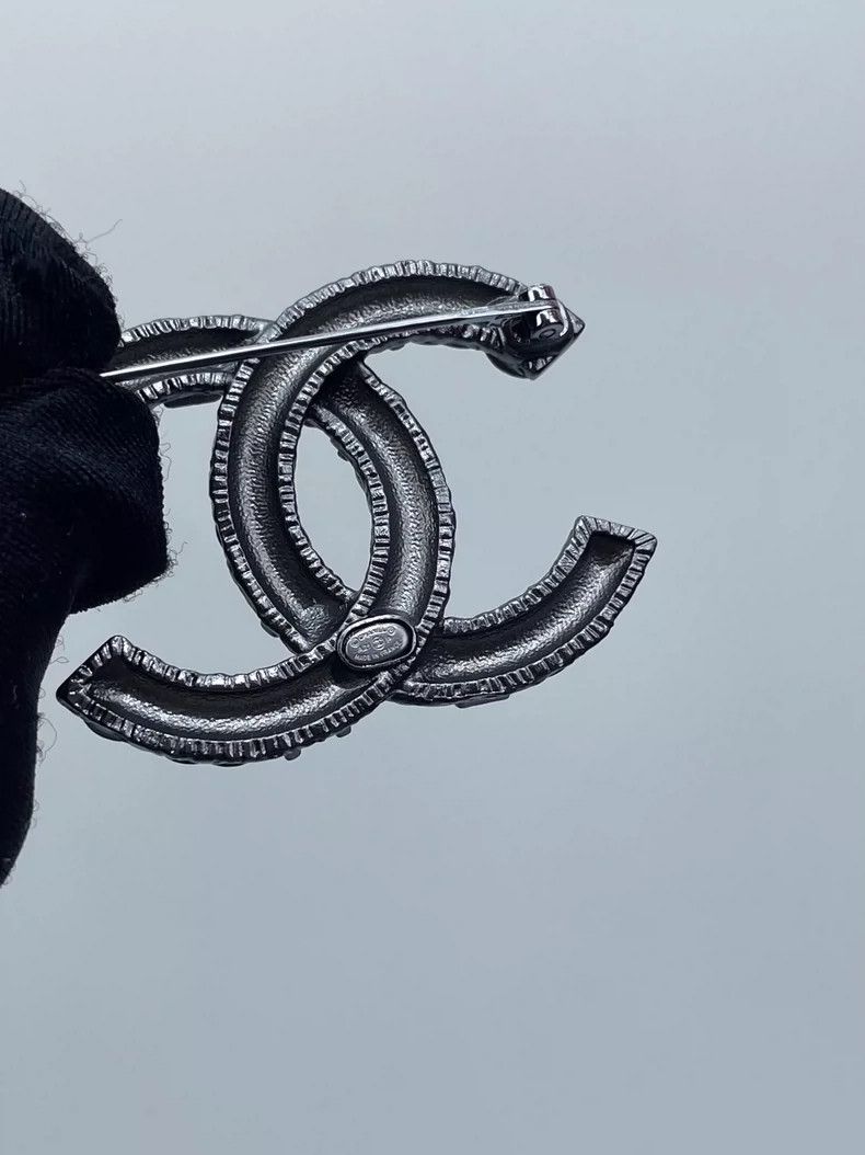 Chanel Chanel 21P Embossed Logo Brooch Pin-yf Size ONE SIZE - 6 Thumbnail