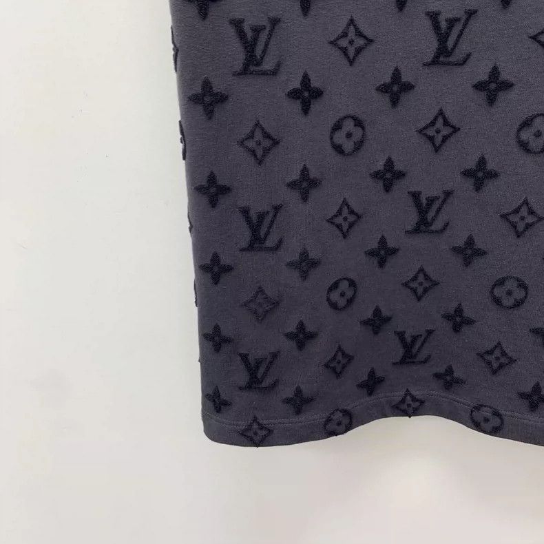Louis Vuitton Louis Vuitton Black Gray Logo T-Shirt-yf Size US L / EU 52-54 / 3 - 4 Thumbnail