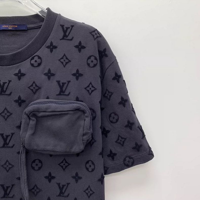 Louis Vuitton Louis Vuitton Black Gray Logo T-Shirt-yf Size US L / EU 52-54 / 3 - 3 Thumbnail