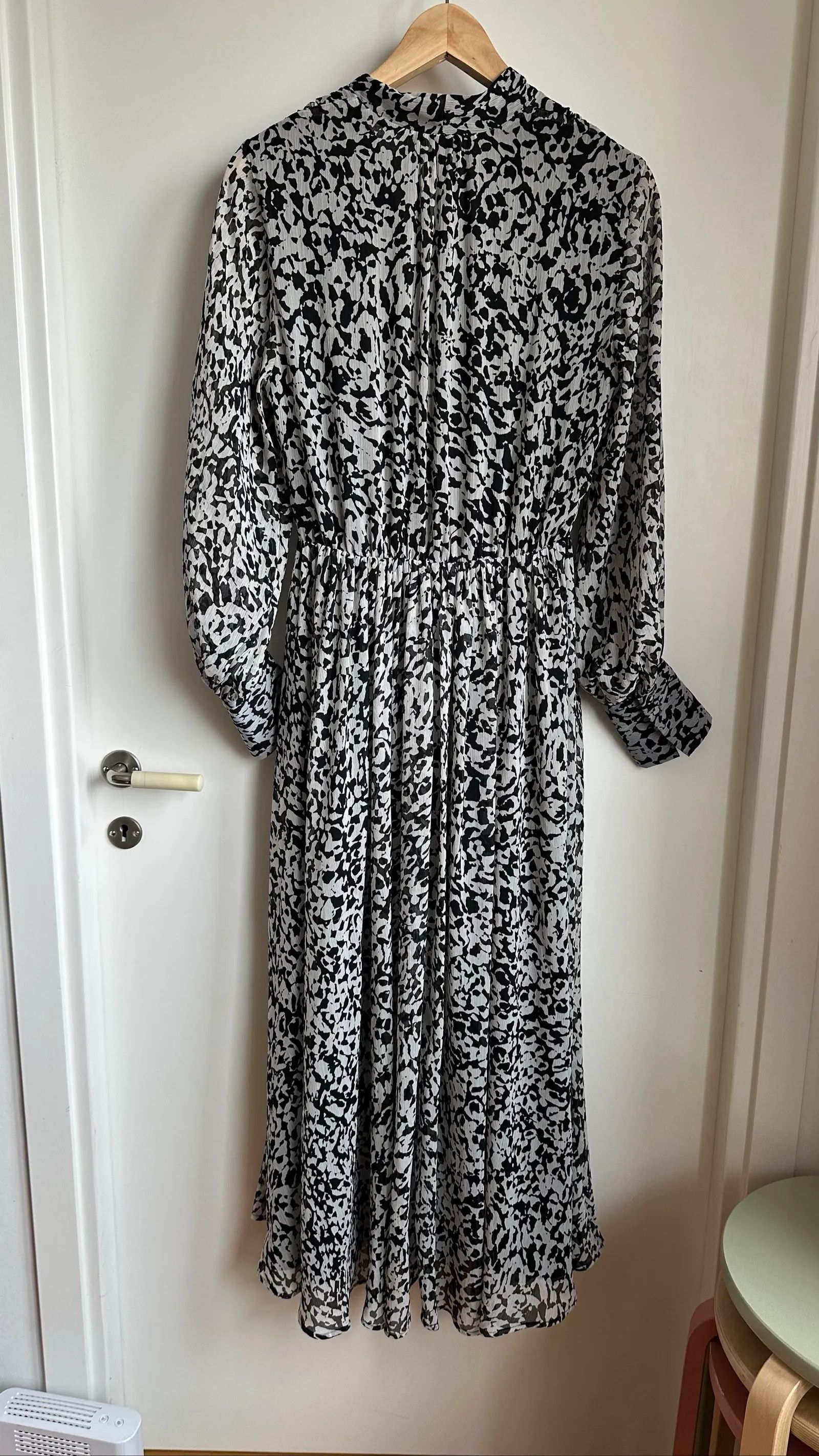 H&M H&M Dress Size XS / US 0-2 / IT 36-38 - 2 Thumbnail