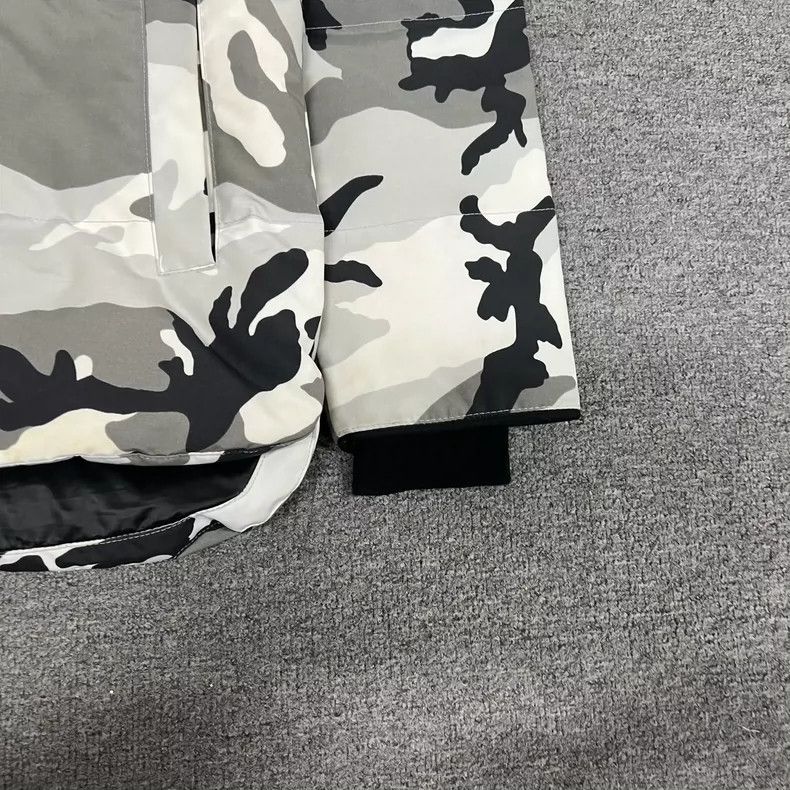 Canada Goose Canada Goose Macmillan Camo Down Jacket-yf Size US L / EU 52-54 / 3 - 3 Thumbnail