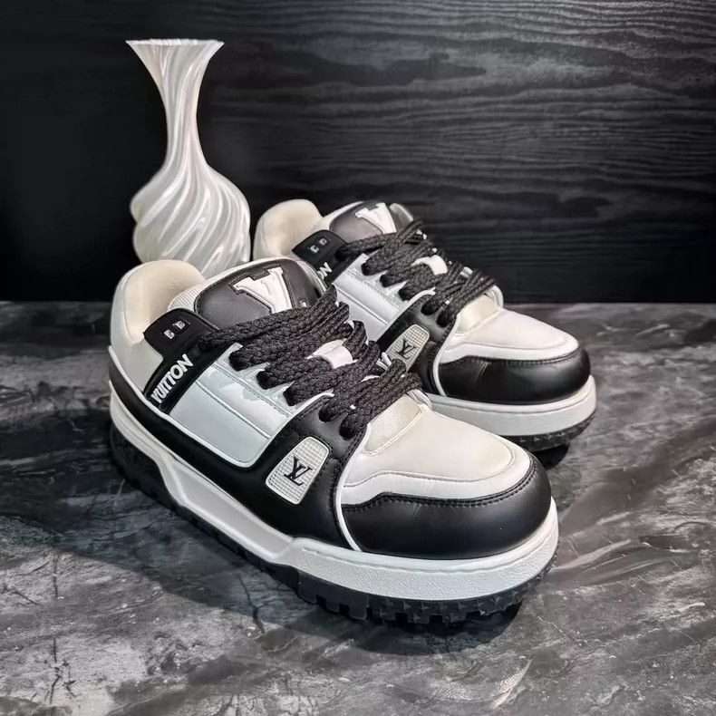 Louis Vuitton Black and White Trainer Max Casual Shoes-yf Size US 9.5 / EU 42-43 - 3 Thumbnail