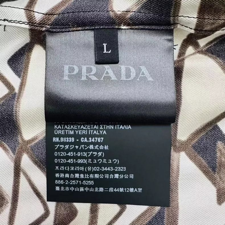 Prada Prada Triangle Logo Silk Short Sleeve Shirt-yf Size US L / EU 52-54 / 3 - 4 Thumbnail
