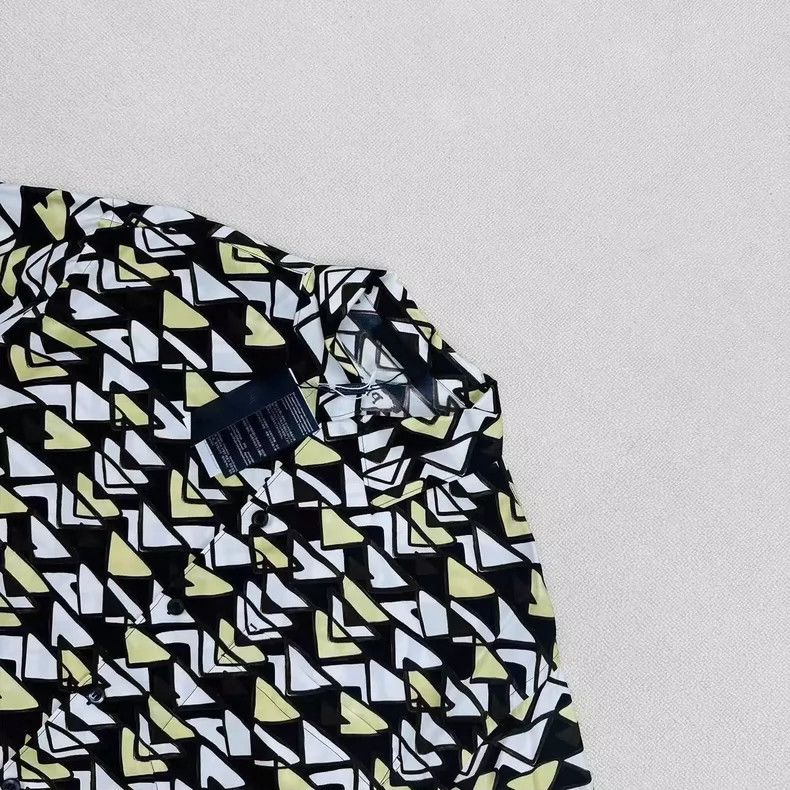 Prada Prada Triangle Logo Silk Short Sleeve Shirt-yf Size US L / EU 52-54 / 3 - 3 Thumbnail