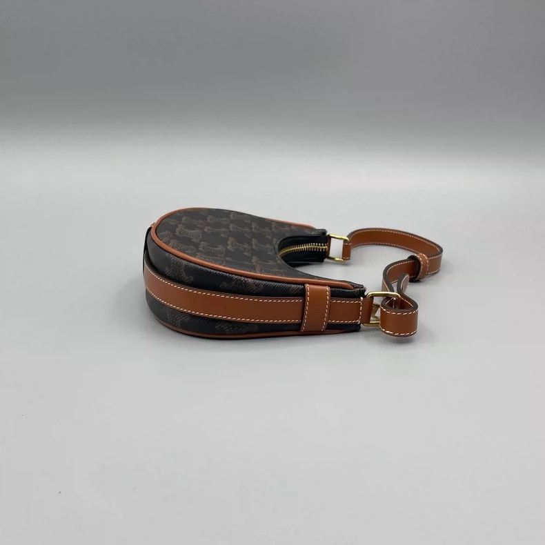 Celine Celine Monogram Shoulder Bag in Excellent Condition-yf Size ONE SIZE - 5 Thumbnail