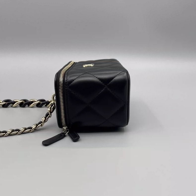 Chanel Chanel Lambskin Makeup Box Handbag-yf Size ONE SIZE - 4 Thumbnail