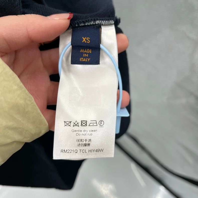 Louis Vuitton Louis Vuitton Blue Logo Pocket T-Shirt-yf Size US XS / EU 42 / 0 - 5 Thumbnail