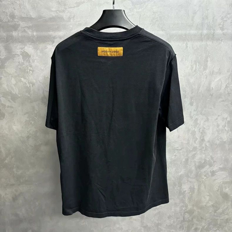 Louis Vuitton Louis Vuitton Black Casual Graphic T-Shirt-yf Size US XL / EU 56 / 4 - 4 Thumbnail