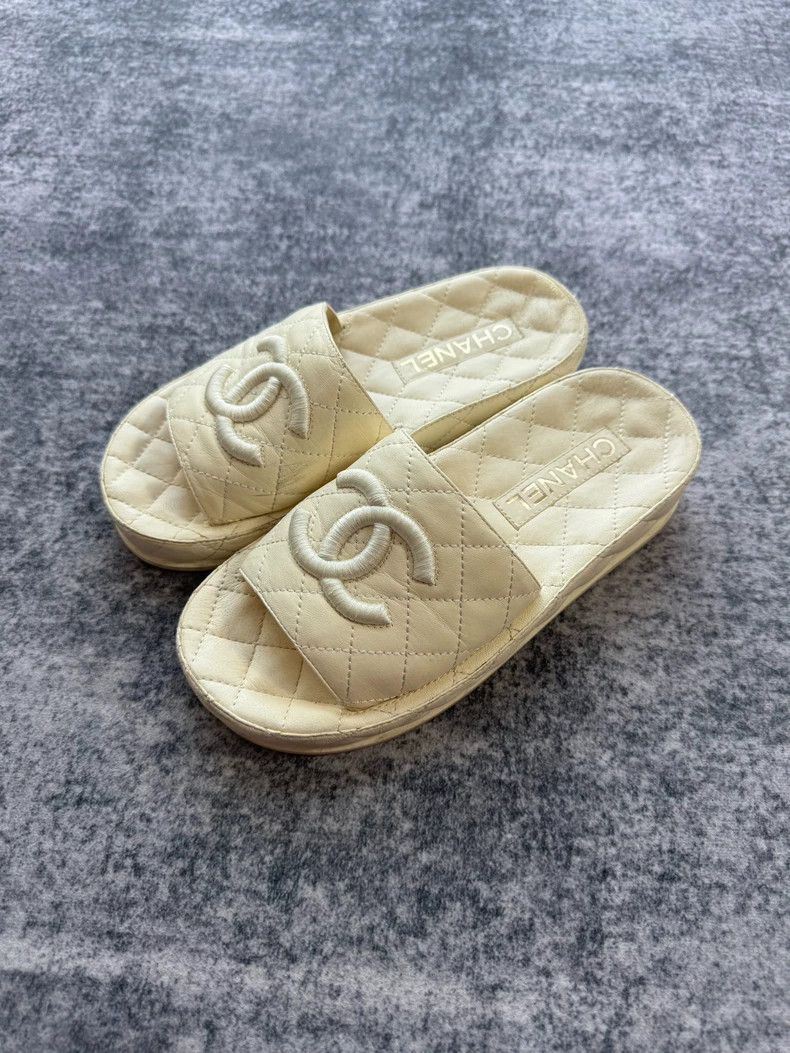 Chanel Chanel White Lambskin Slippers Size 35-yf Size US 5 / EU 37 - 2 Thumbnail