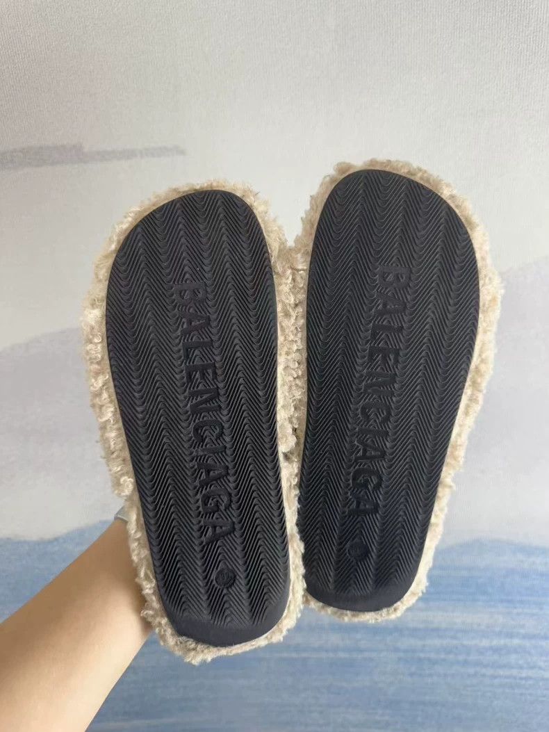 Balenciaga Balenciaga Teddy Slippers with Embroidery-yf Size US 8 / EU 41 - 4 Thumbnail