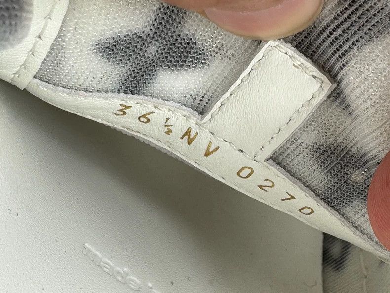 Louis Vuitton Louis Vuitton White Logo Canvas Sneakers-yf Size US 5.5 / EU 38 - 7 Thumbnail