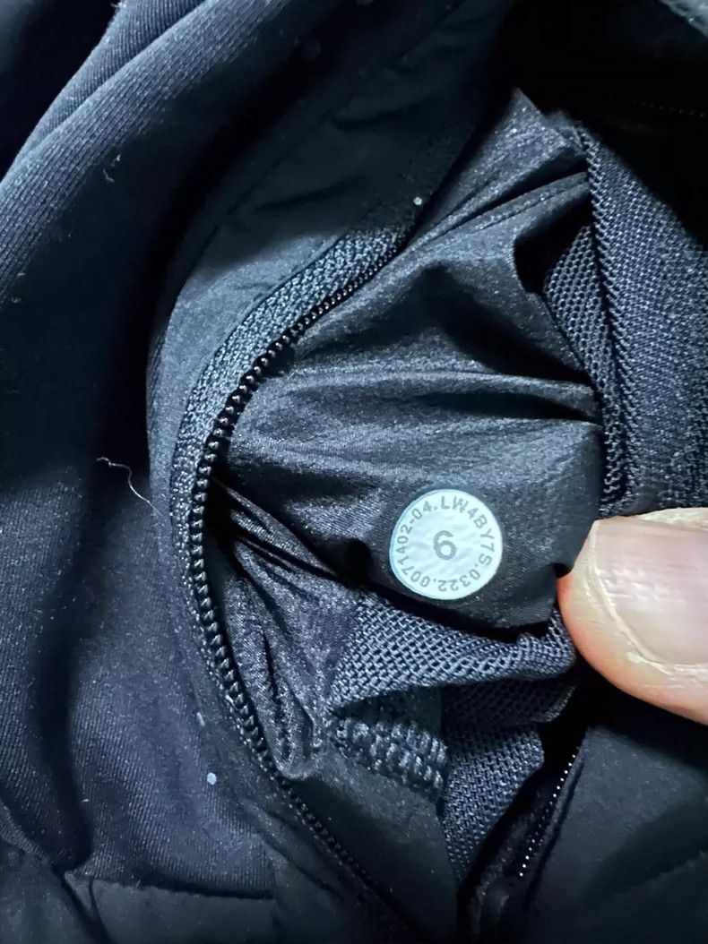 Canada Goose lululemon Down For It Lightweight Jacket-yf Size US S / EU 44-46 / 1 - 7 Thumbnail