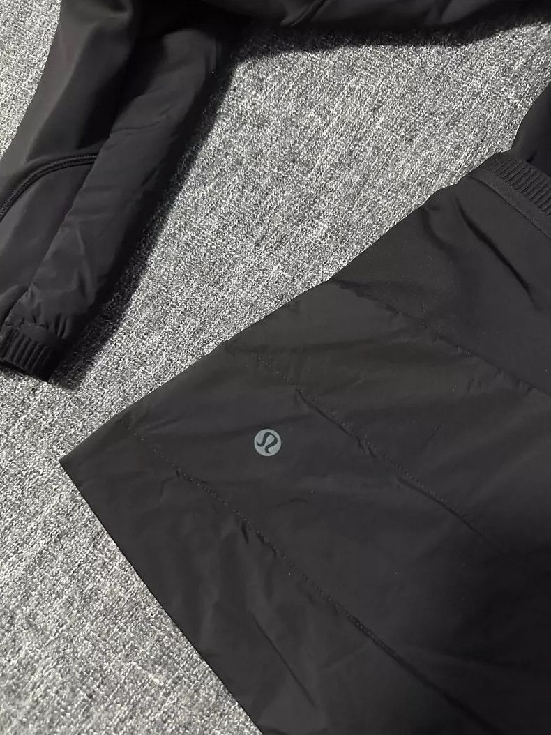 Canada Goose lululemon Down For It Lightweight Jacket-yf Size US S / EU 44-46 / 1 - 6 Thumbnail