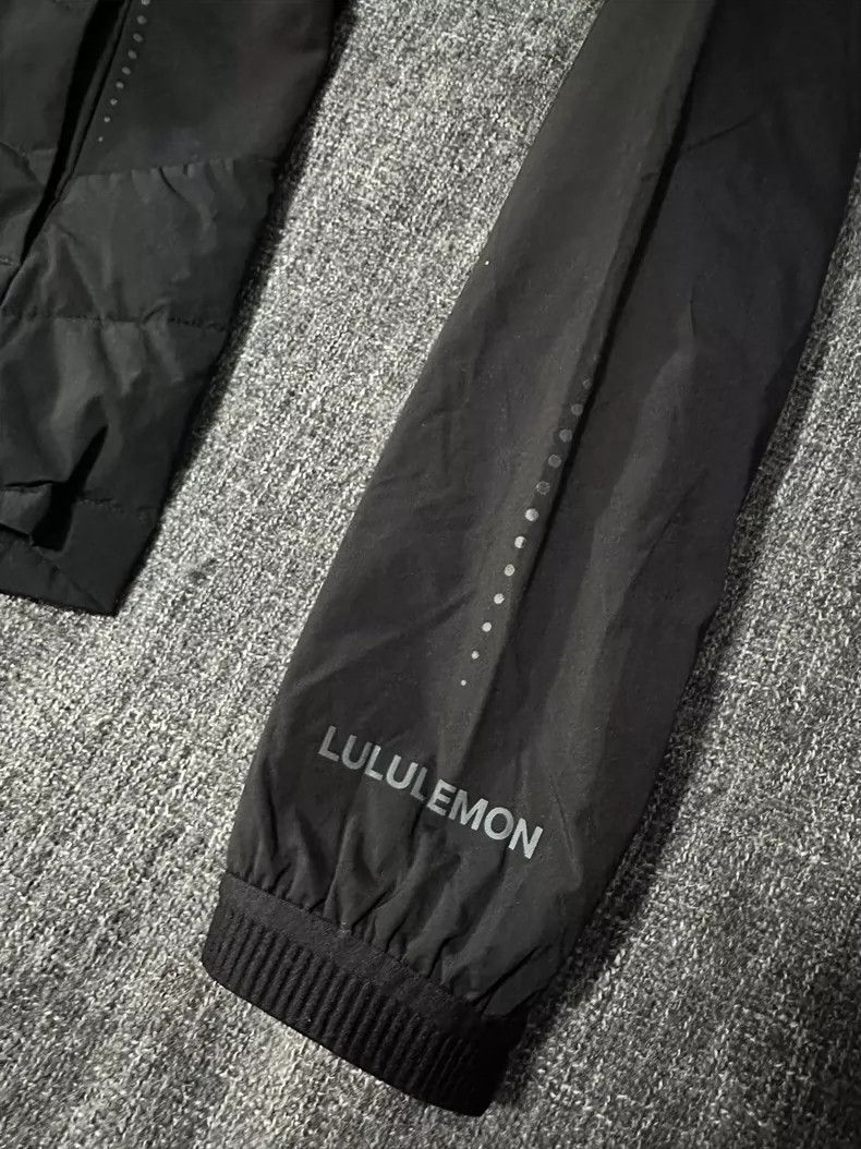Canada Goose lululemon Down For It Lightweight Jacket-yf Size US S / EU 44-46 / 1 - 4 Thumbnail