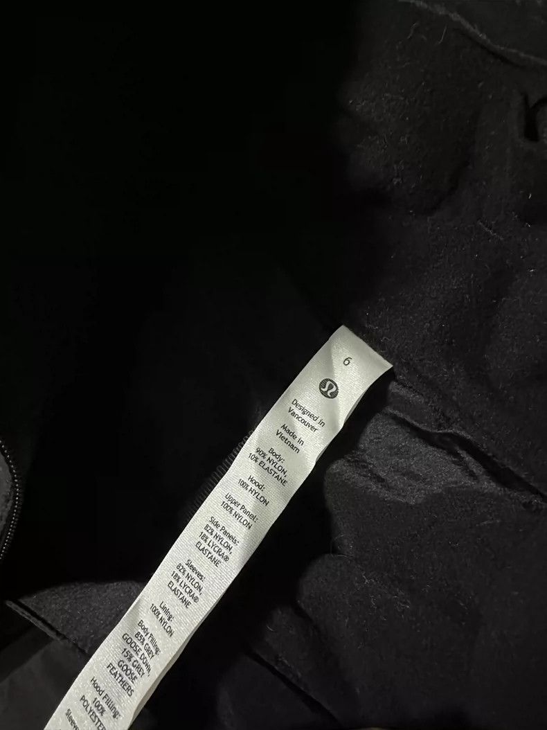 Canada Goose lululemon Down For It Lightweight Jacket-yf Size US S / EU 44-46 / 1 - 3 Thumbnail