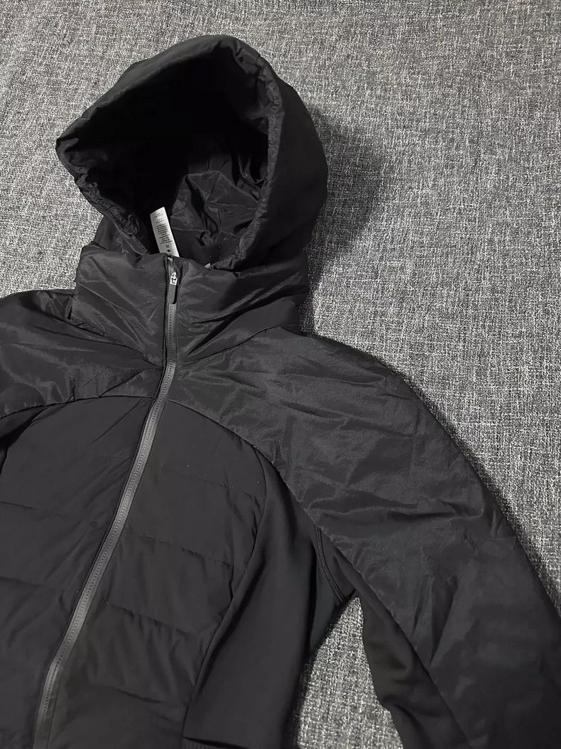 Canada Goose lululemon Down For It Lightweight Jacket-yf Size US S / EU 44-46 / 1 - 2 Thumbnail