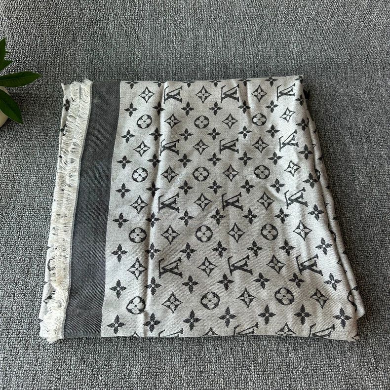Louis Vuitton Louis Vuitton Classic Print Scarf Shawl-yf Size ONE SIZE - 3 Thumbnail