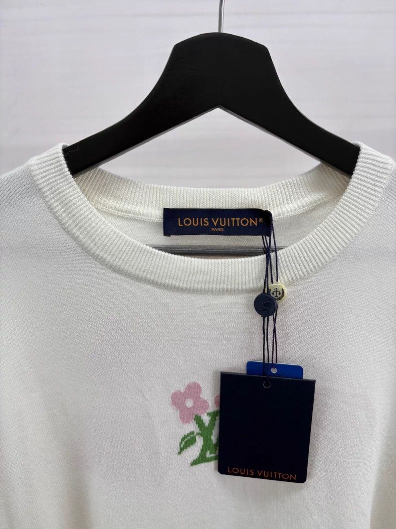 Louis Vuitton Louis Vuitton Flower Logo Short Sleeve Shirt-yf Size US L / EU 52-54 / 3 - 4 Thumbnail