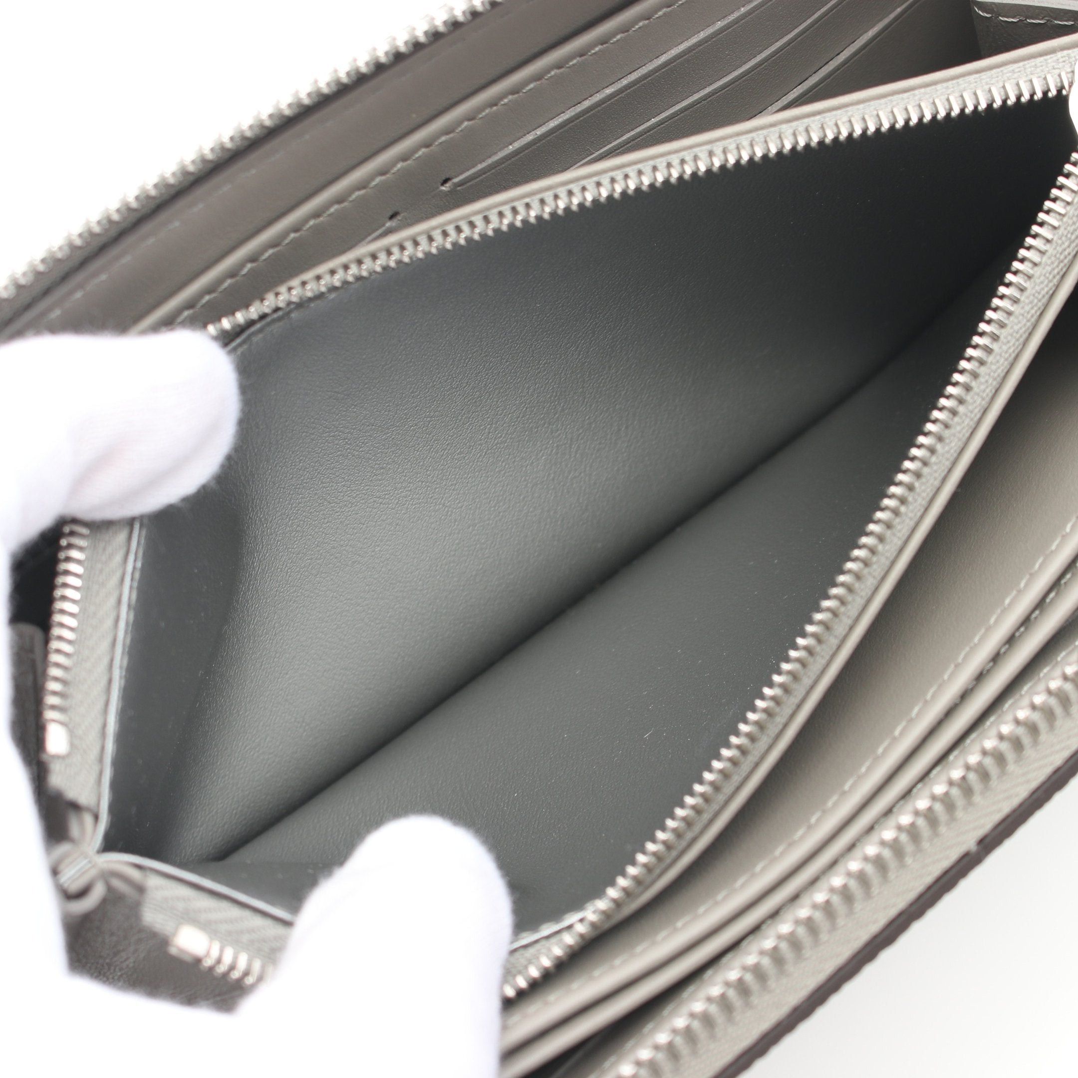 Louis Vuitton Louis Vuitton Zippy Wallet Monogram Mahina Metallic Round Zipper Leather Gray Size ONE SIZE - 5 Thumbnail