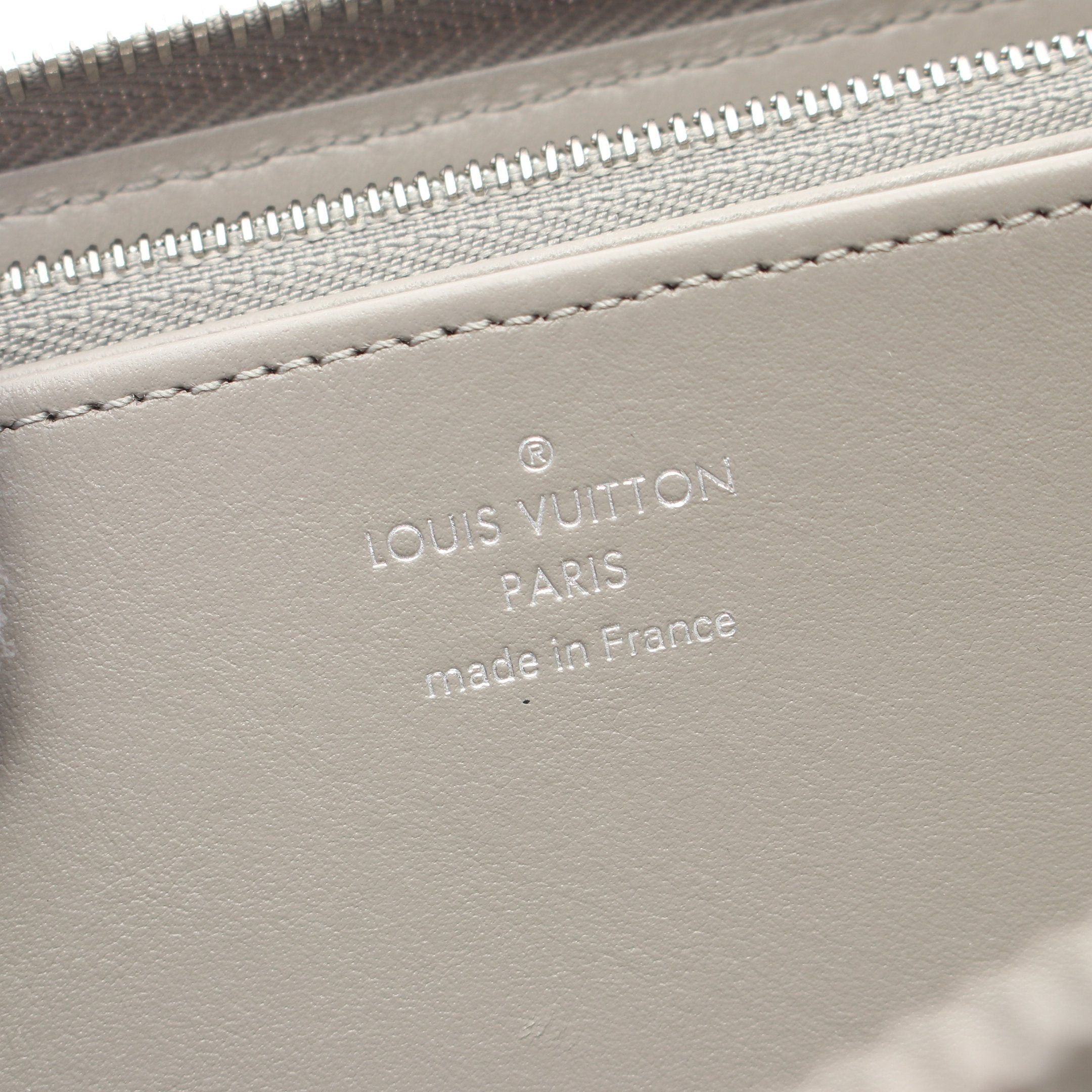 Louis Vuitton Louis Vuitton Zippy Wallet Monogram Mahina Metallic Round Zipper Leather Gray Size ONE SIZE - 4 Thumbnail