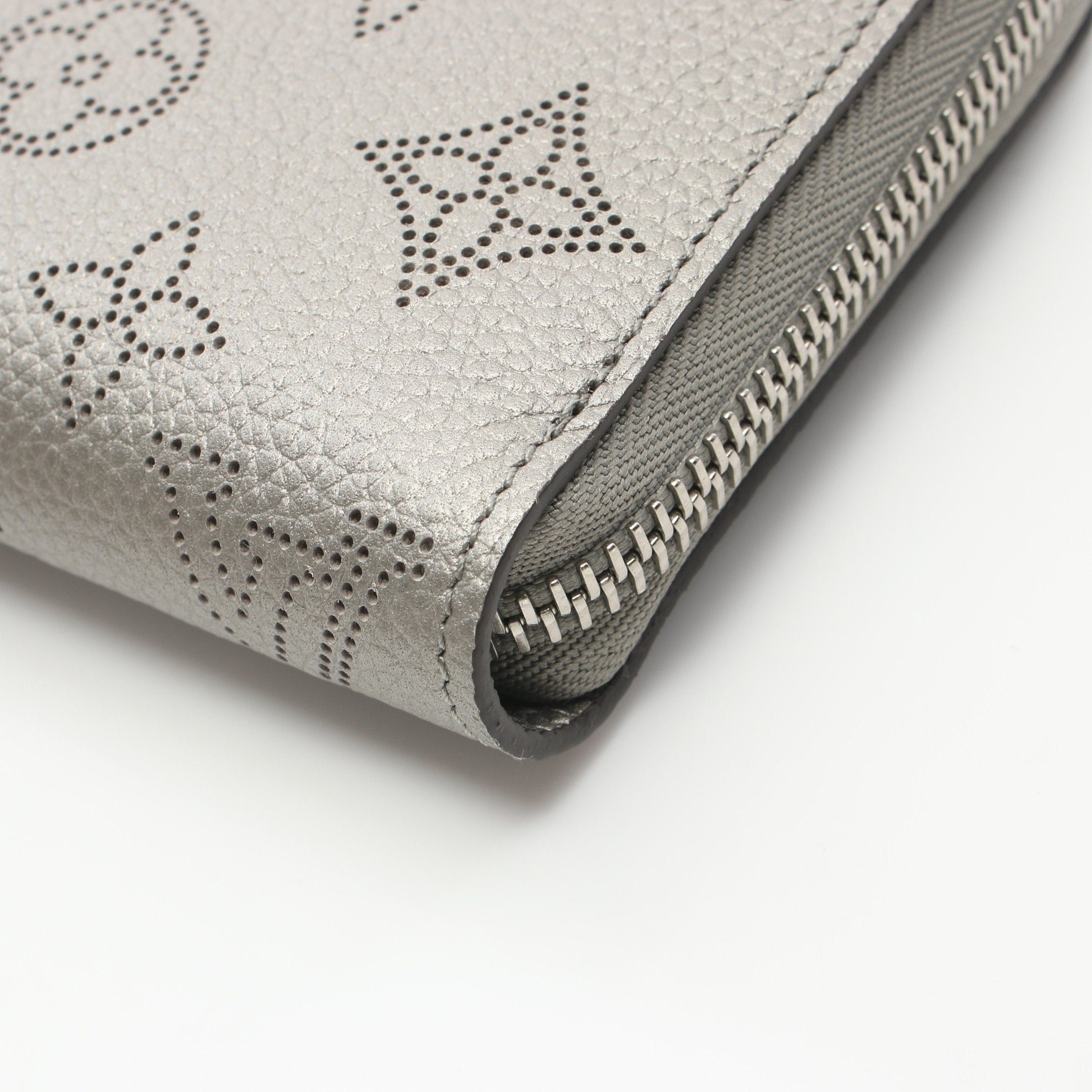 Louis Vuitton Louis Vuitton Zippy Wallet Monogram Mahina Metallic Round Zipper Leather Gray Size ONE SIZE - 8 Thumbnail