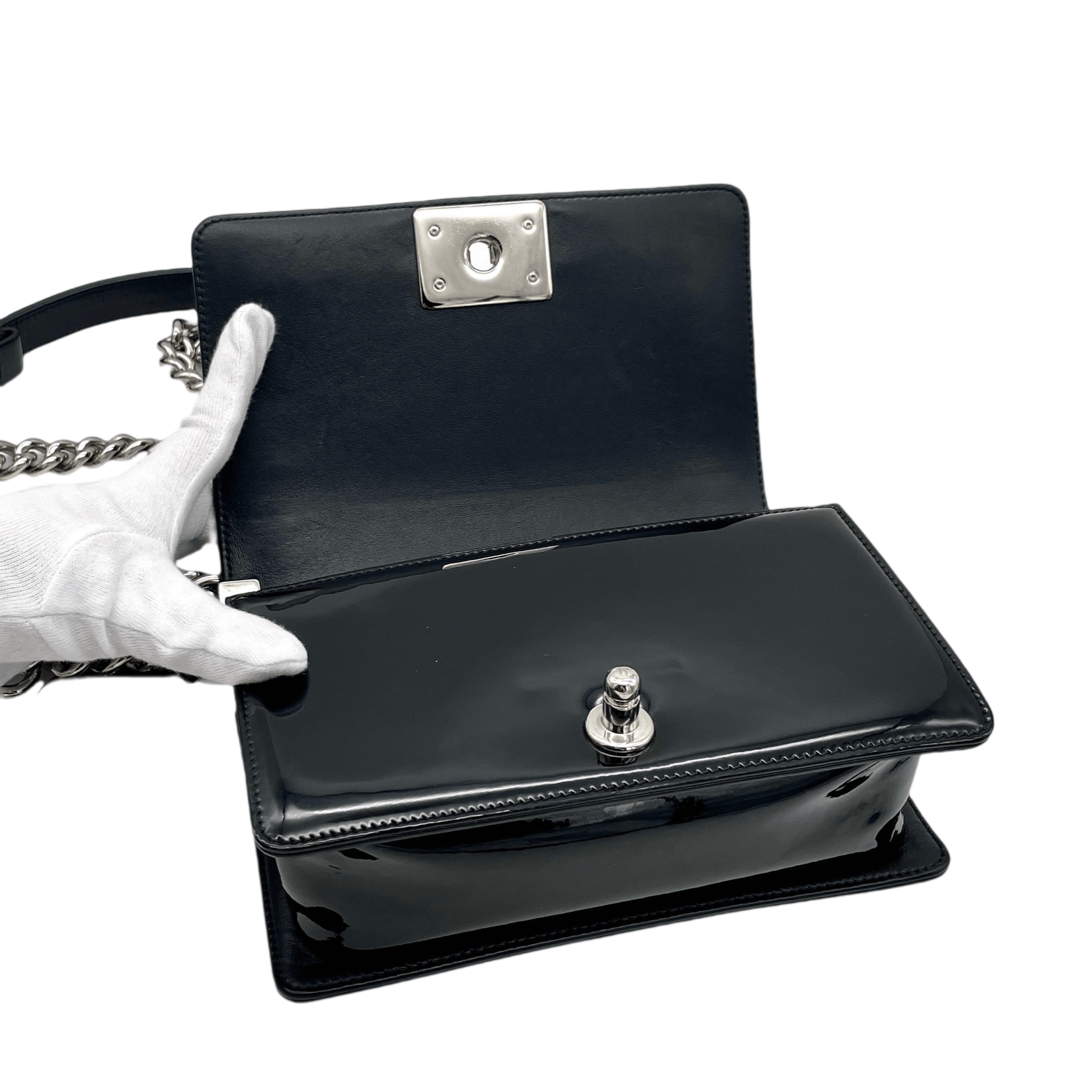 Chanel Chanel Boy V-Stitch Chain Shoulder Bag Size ONE SIZE - 10 Thumbnail