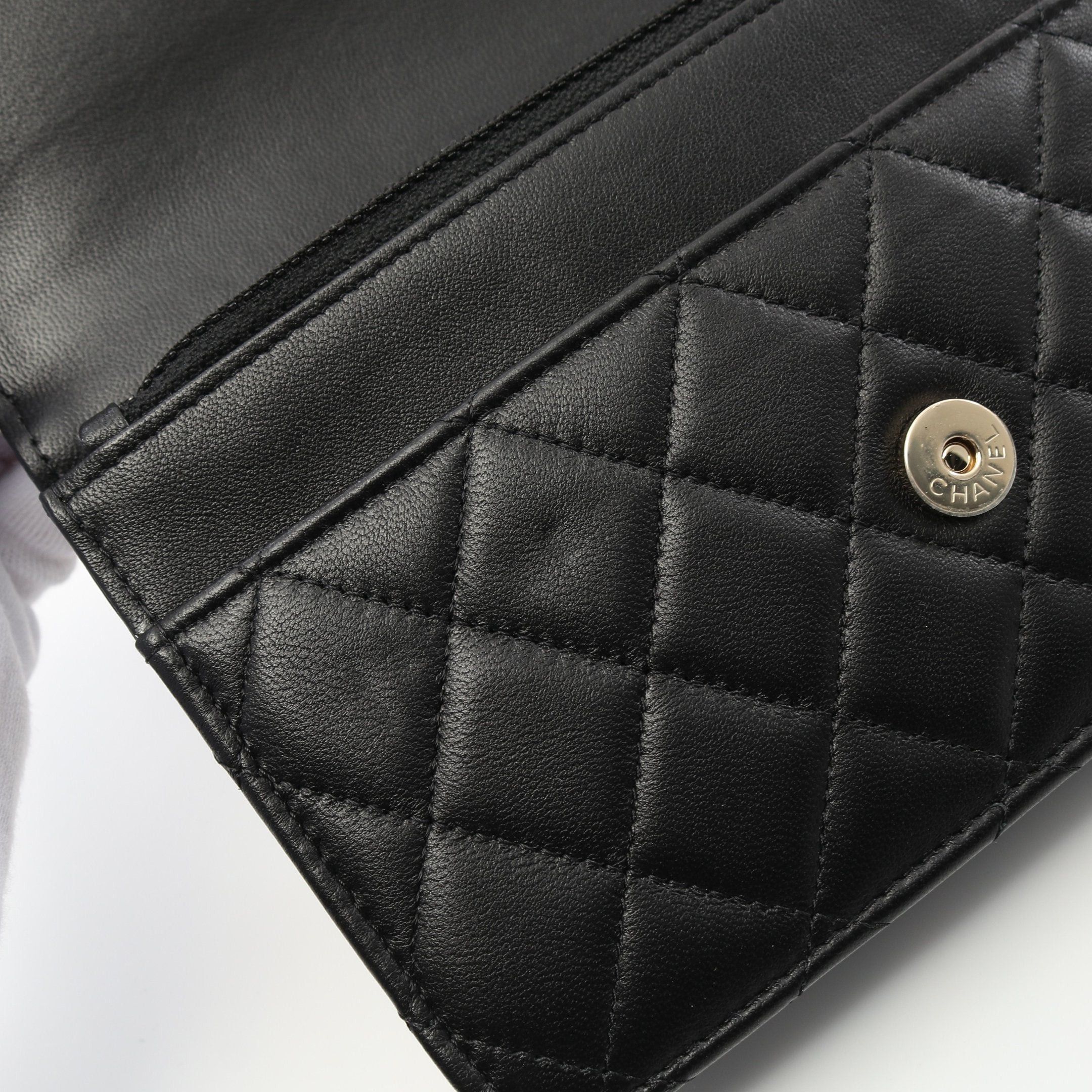 Chanel Chanel Matelasse Chain Wallet Lambskin Black Gold Hardware Fake Pearl Size ONE SIZE - 6 Thumbnail