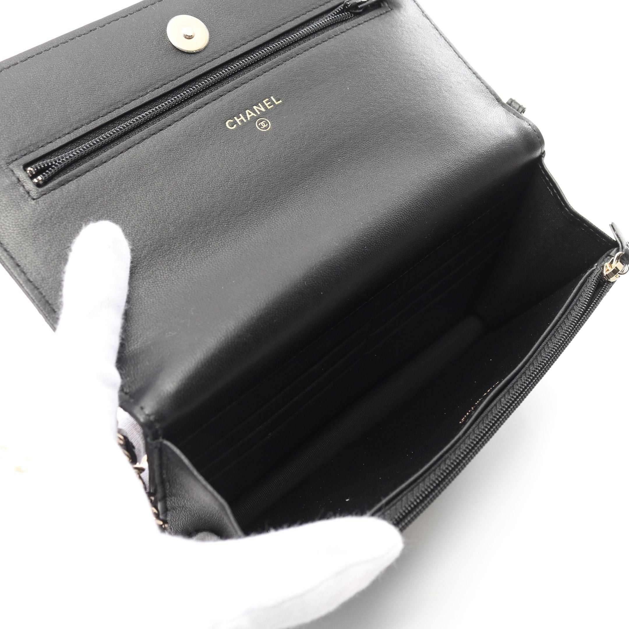 Chanel Chanel Matelasse Chain Wallet Lambskin Black Gold Hardware Fake Pearl Size ONE SIZE - 3 Thumbnail