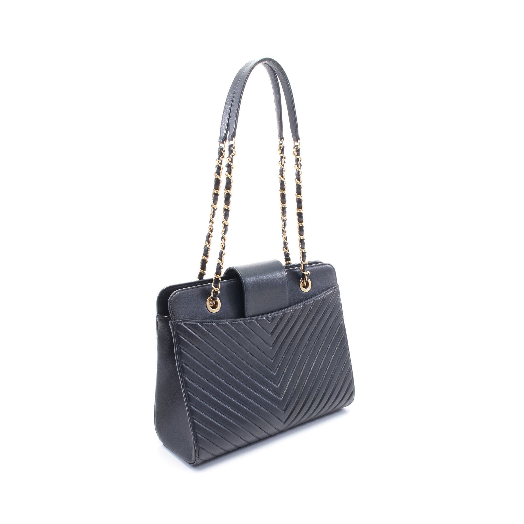 Chanel Chanel Chevron V-Stitch Chain Shoulder Bag Leather Navy Gold Hardware Size ONE SIZE - 2 Thumbnail