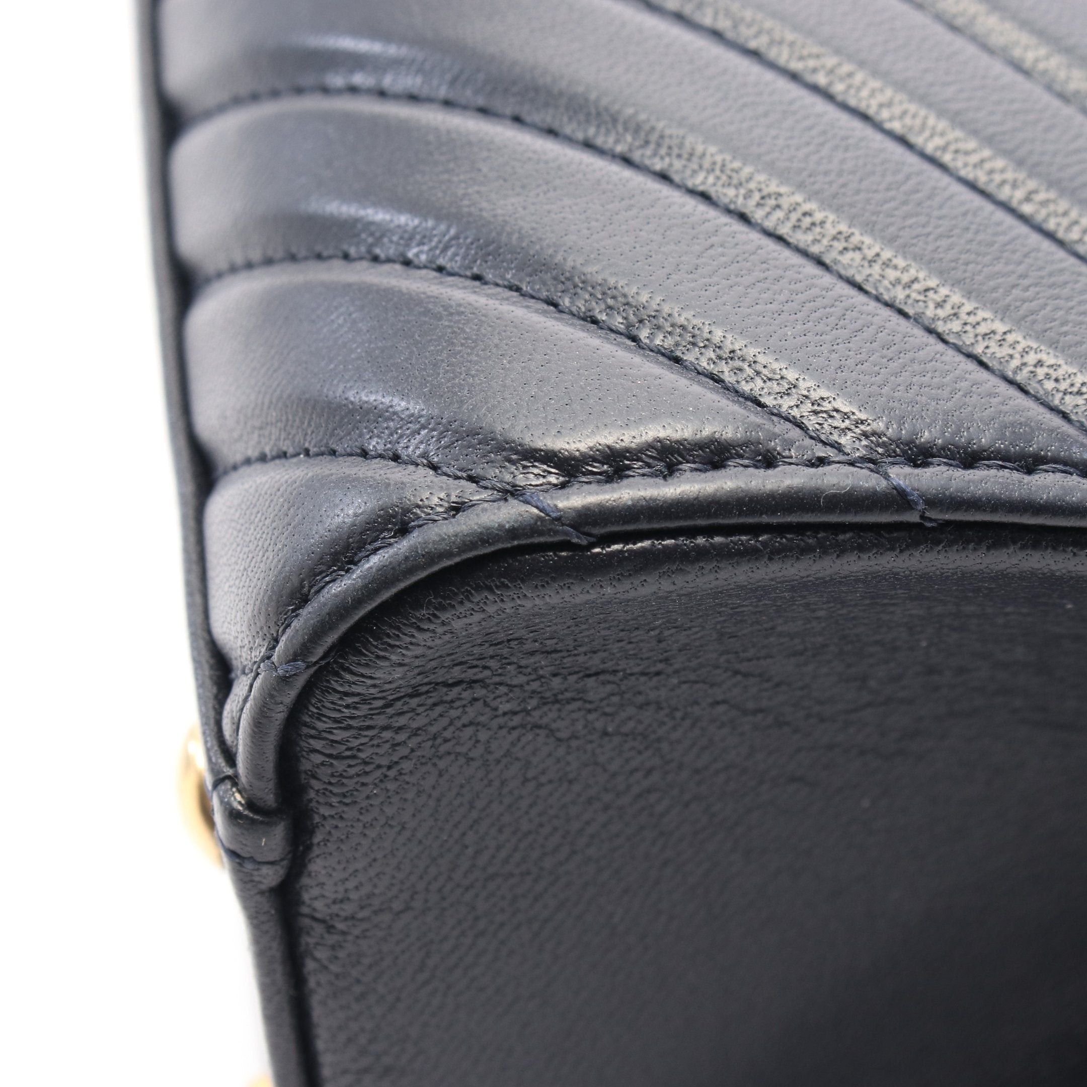 Chanel Chanel Chevron V-Stitch Chain Shoulder Bag Leather Navy Gold Hardware Size ONE SIZE - 9 Thumbnail
