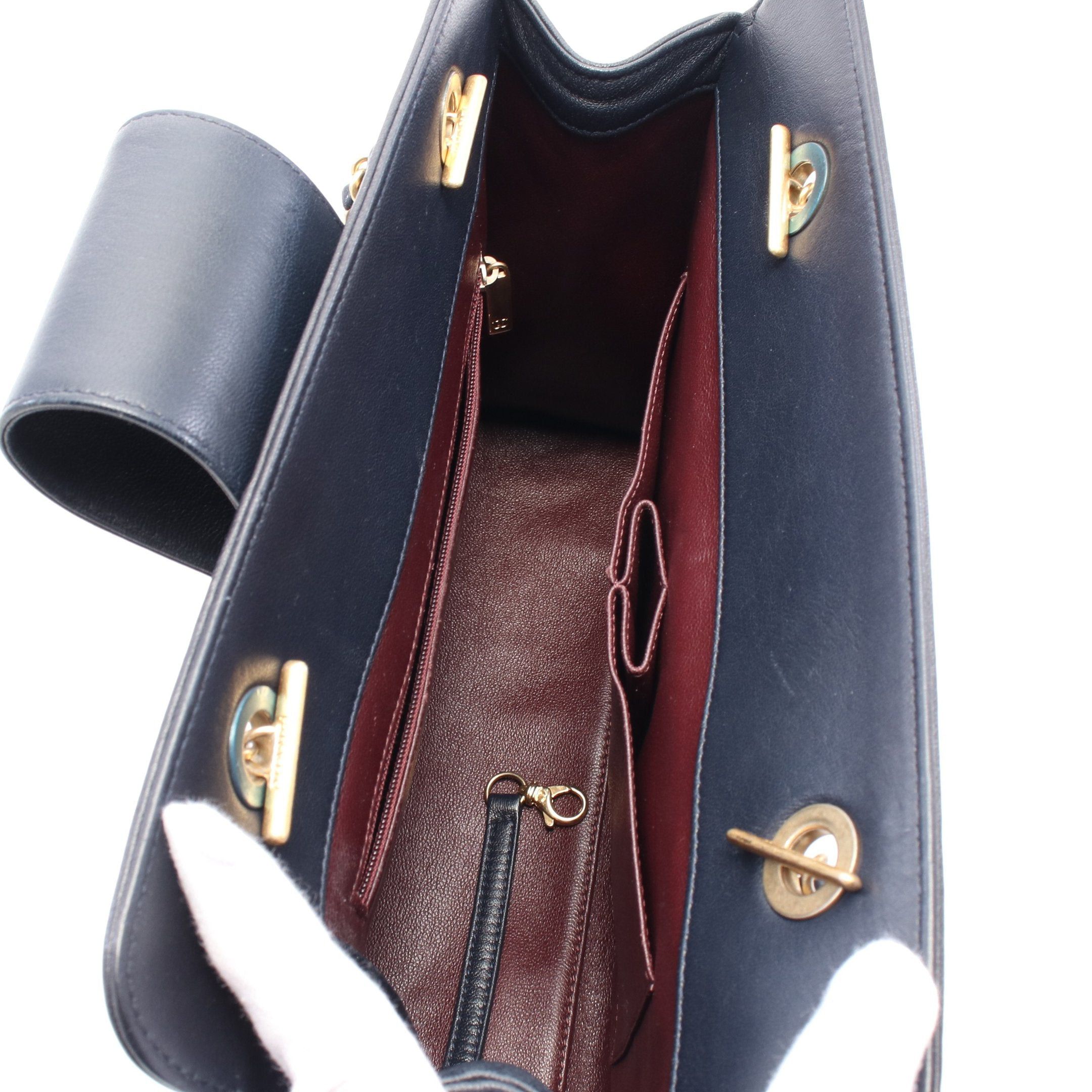 Chanel Chanel Chevron V-Stitch Chain Shoulder Bag Leather Navy Gold Hardware Size ONE SIZE - 3 Thumbnail