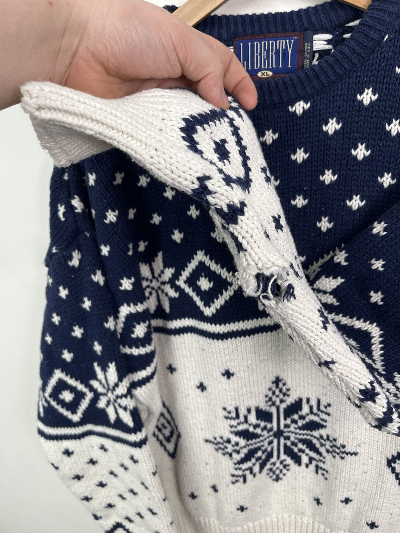 Vintage Vintage Knit Sweater 1990s Snowflake Thick Knit Sweater Size XL Size US XL / EU 56 / 4 - 3 Thumbnail