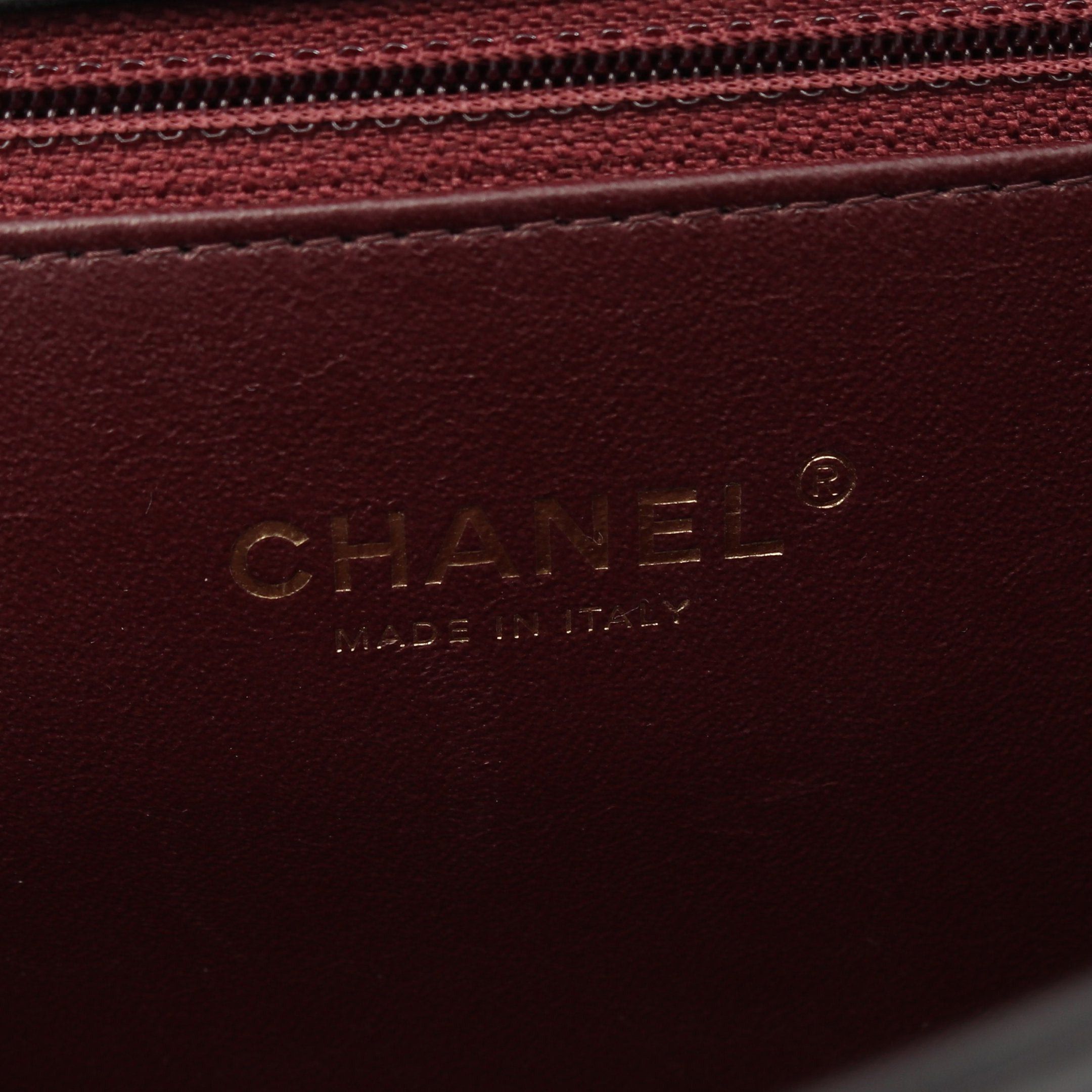 Chanel Chanel Chevron V-Stitch Chain Shoulder Bag Lambskin Black Antique Gold Hardware Size ONE SIZE - 4 Thumbnail