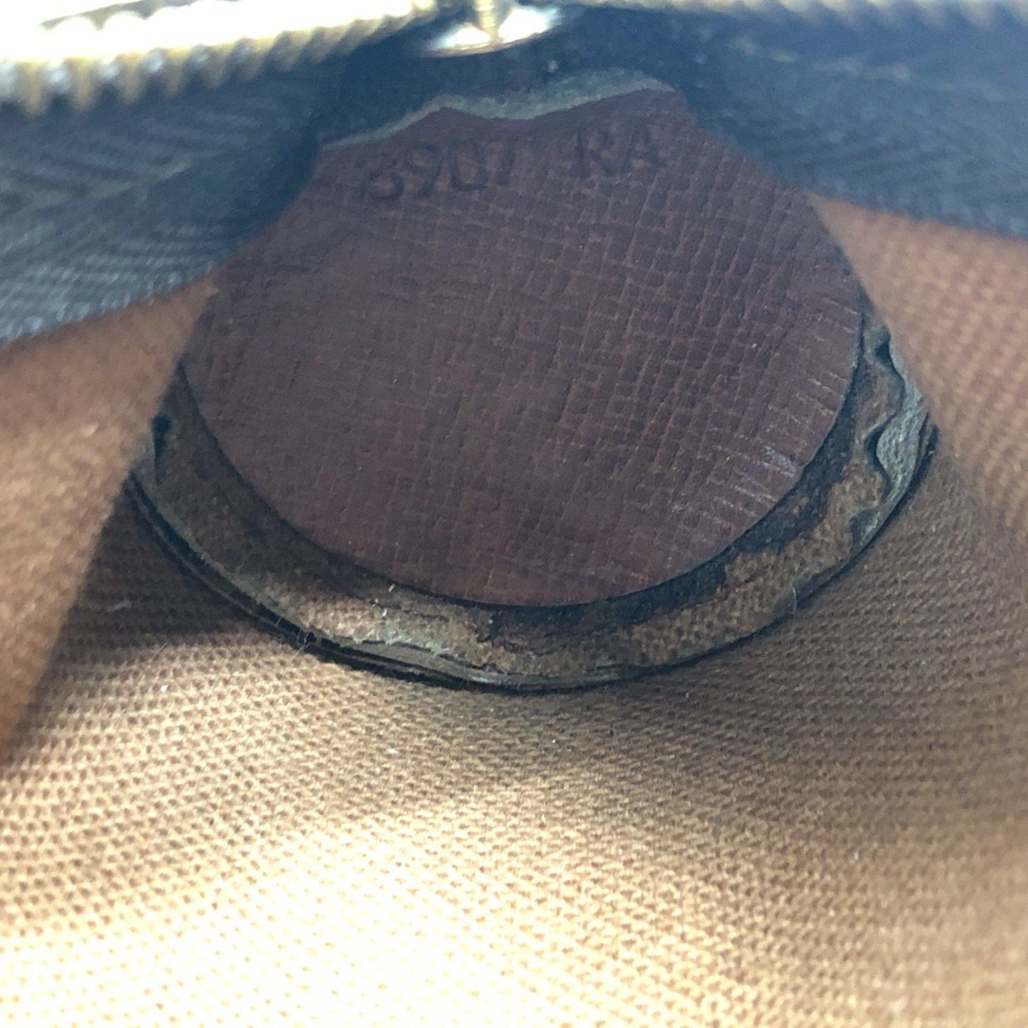 Louis Vuitton Louis Vuitton Etui à balles de golf clutch Size ONE SIZE - 12 Thumbnail