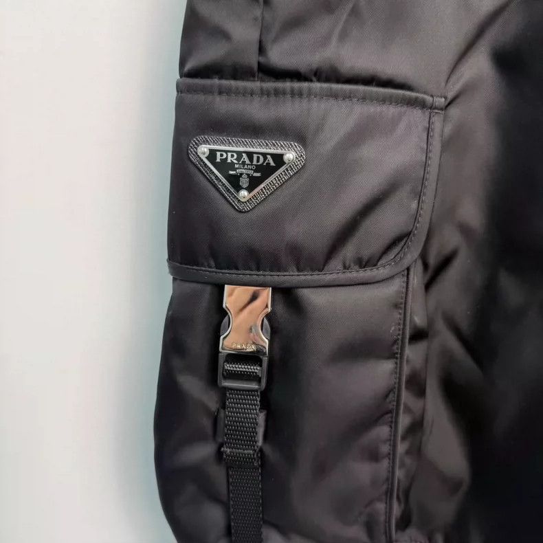 Prada Prada Re-Nylon Casual Shorts with Logo-yf Size US 33 - 2 Thumbnail