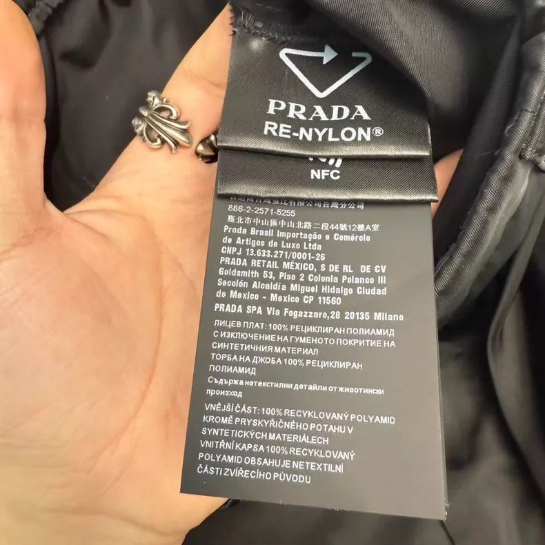 Prada Prada Re-Nylon Casual Shorts with Logo-yf Size US 33 - 6 Thumbnail