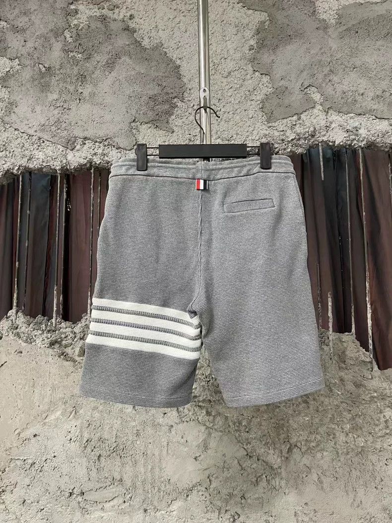 Thom Browne Thom Browne Gray and White Stripe Shorts-yf Size US 26 / EU 42 - 2 Thumbnail