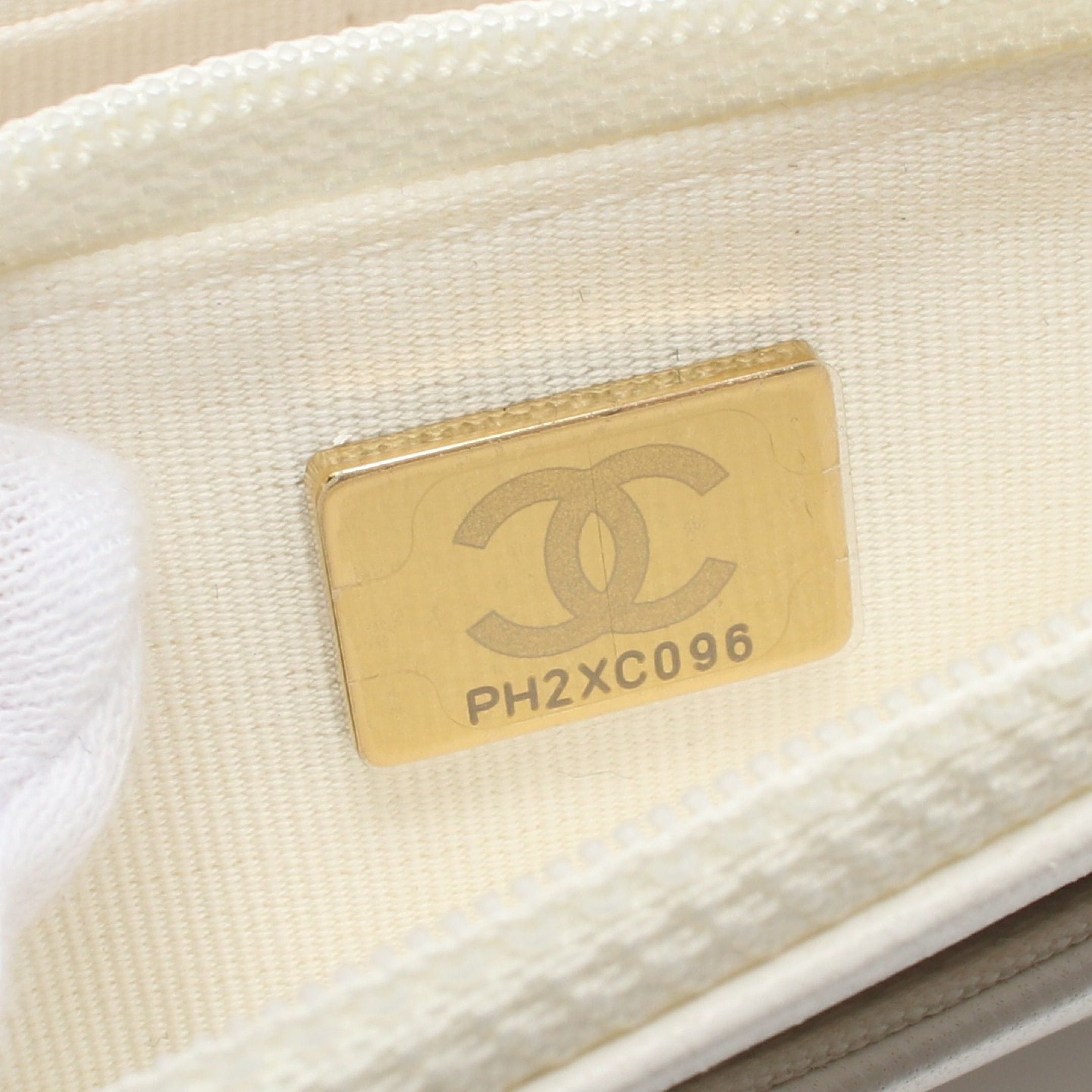 Chanel Chanel Chanel19 Matelasse Chain Wallet Lambskin White Combination Metal Fittings Size ONE SIZE - 5 Thumbnail