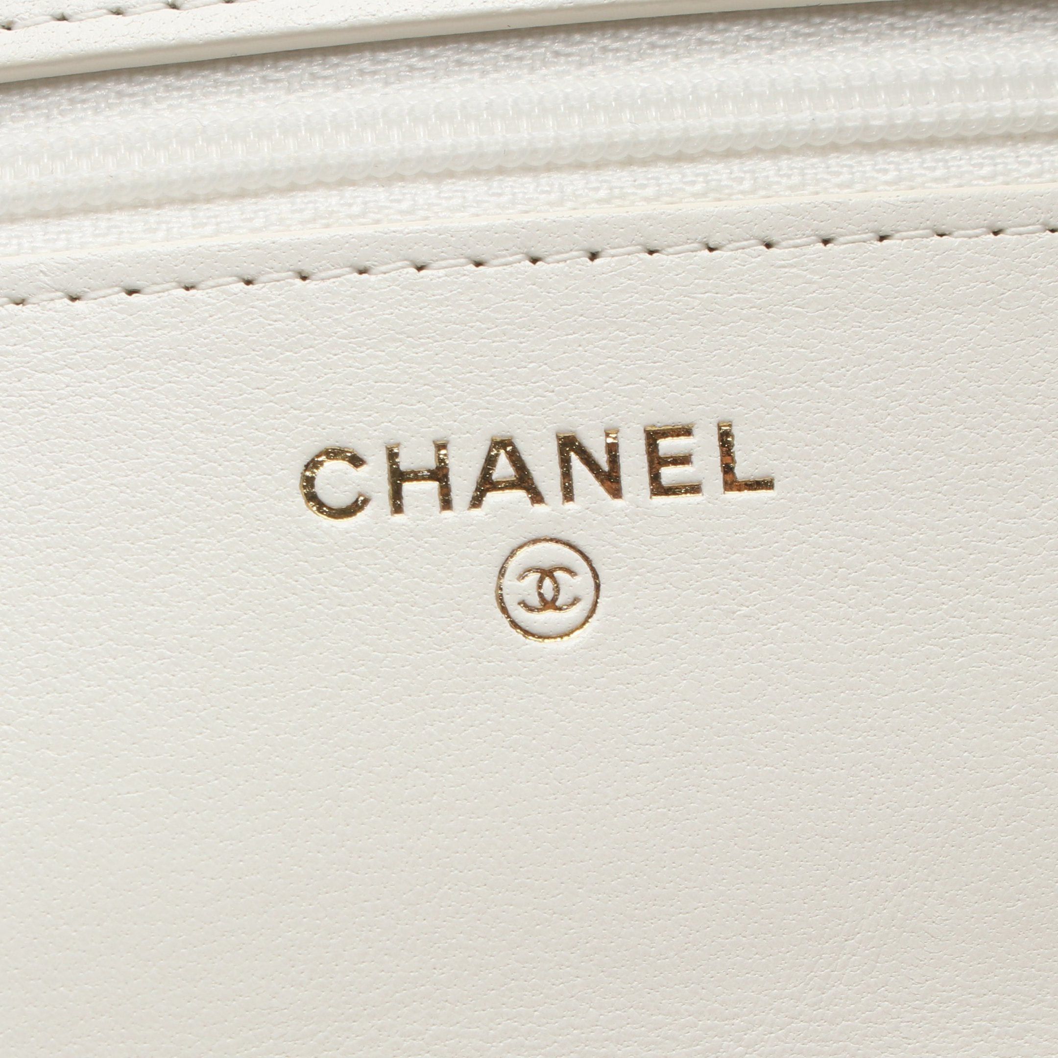 Chanel Chanel Chanel19 Matelasse Chain Wallet Lambskin White Combination Metal Fittings Size ONE SIZE - 4 Thumbnail