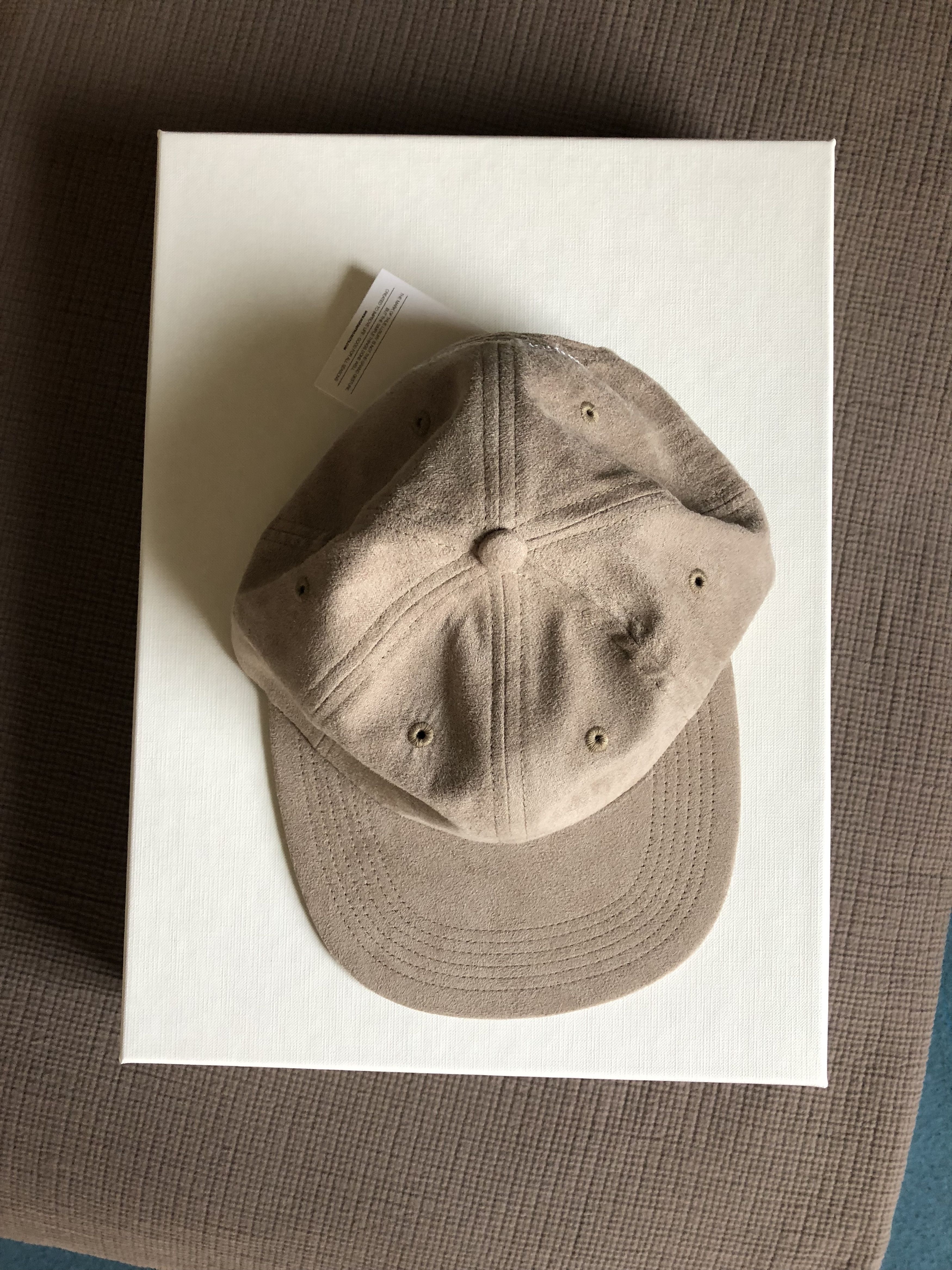 Norse Projects Light Faux Suede Flat Cap in Khaki Size ONE SIZE - 1 Thumbnail