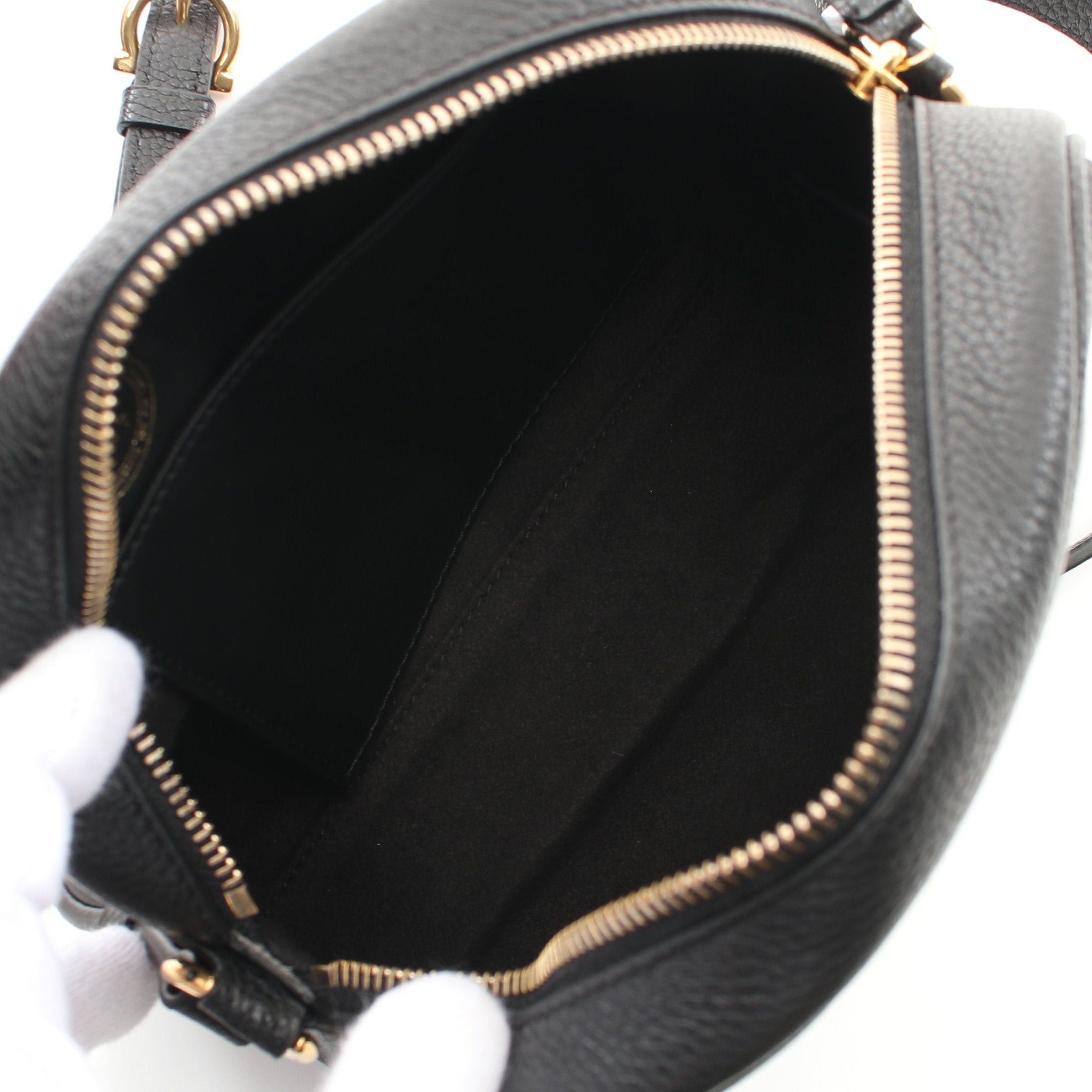 Salvatore Ferragamo Salvatore Ferragamo Travel Gancini Shoulder Bag Leather Black Size ONE SIZE - 3 Thumbnail