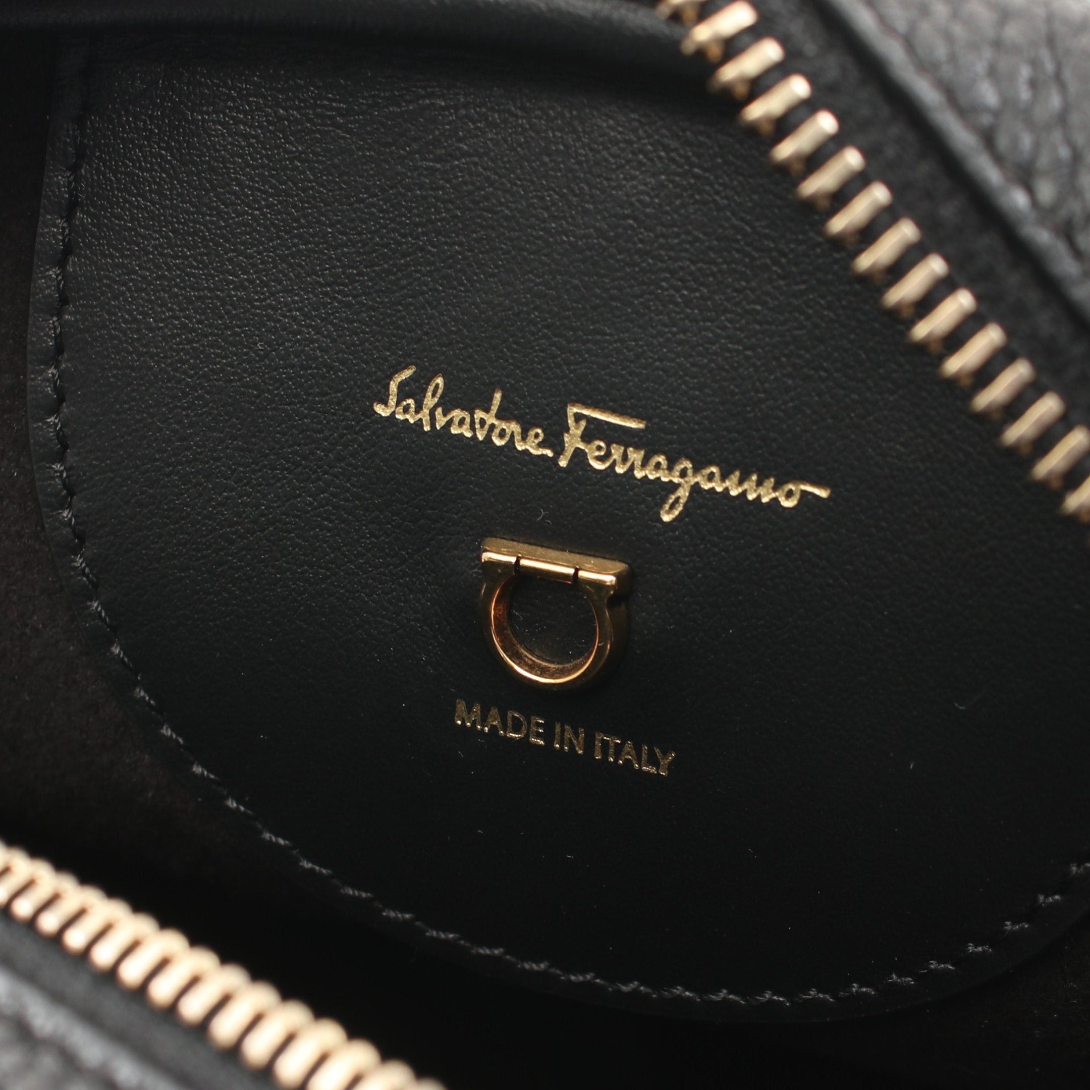 Salvatore Ferragamo Salvatore Ferragamo Travel Gancini Shoulder Bag Leather Black Size ONE SIZE - 4 Thumbnail