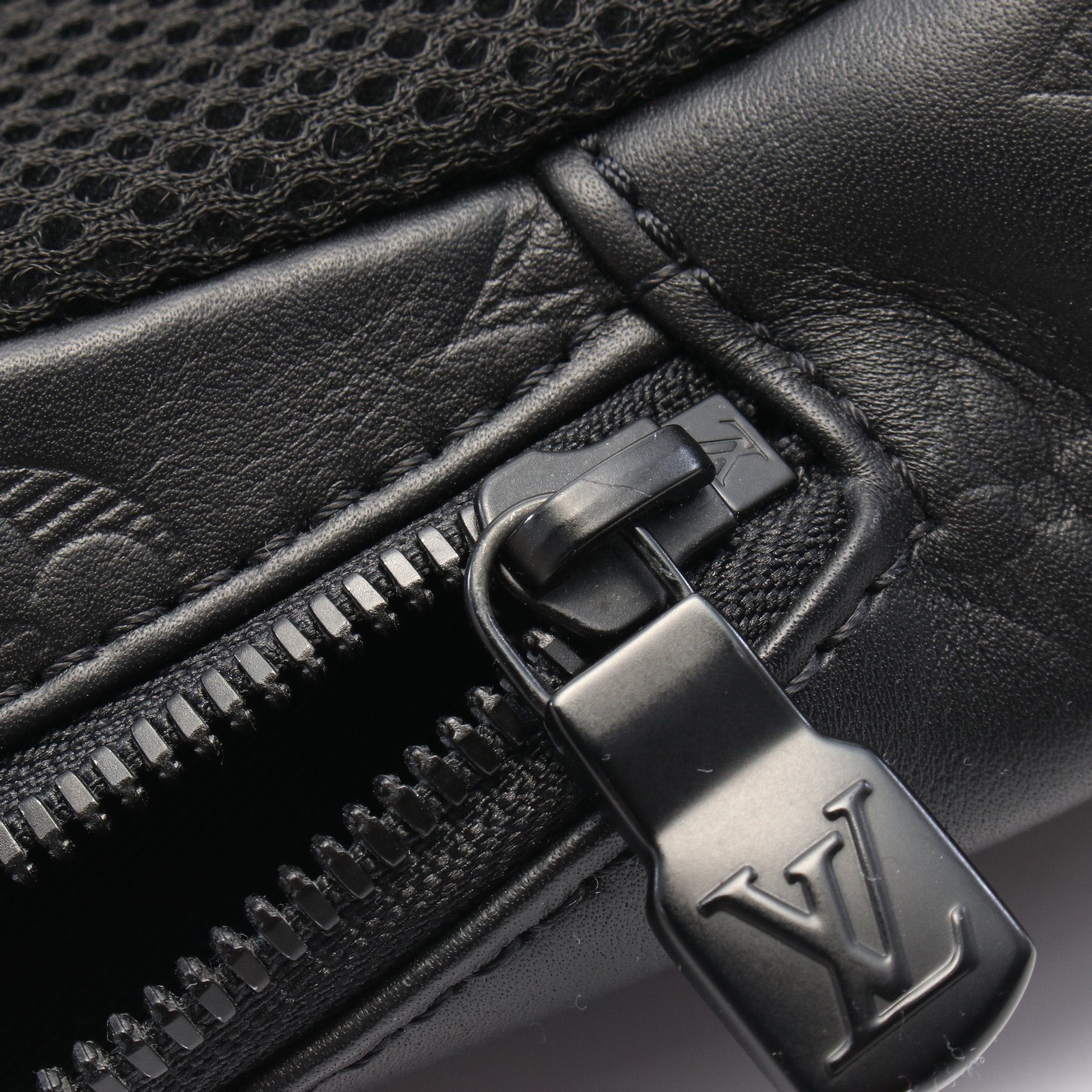 Louis Vuitton Louis Vuitton Monogram Shadow Sling Bag Noir Body Leather Black Size ONE SIZE - 5 Thumbnail