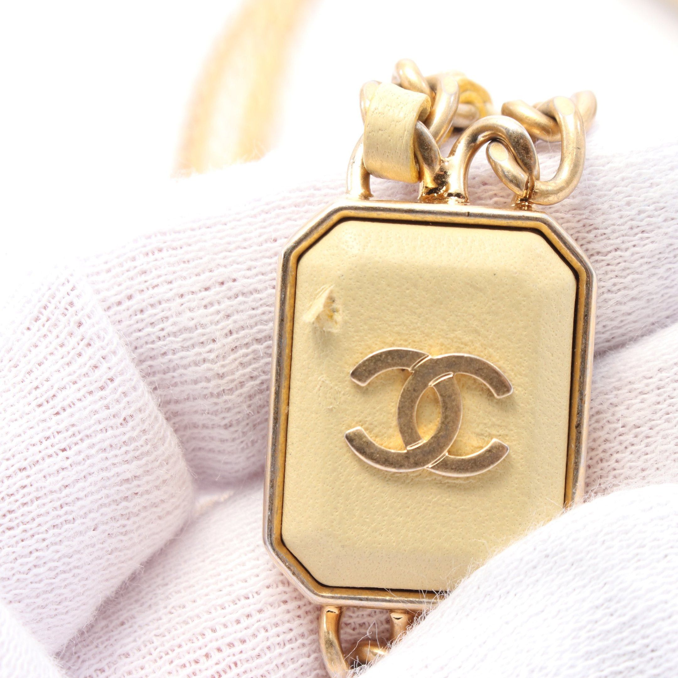 Chanel Chanel Matelasse Chain Wallet Leather Yellow Gold Hardware Size ONE SIZE - 9 Thumbnail